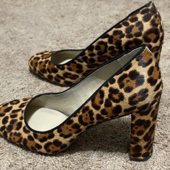 ANN TAYLOR LEOPARD PRINT CALF HAIR BLOCK HEEL PUMPS size‎ 6M - Picture 7 of 8